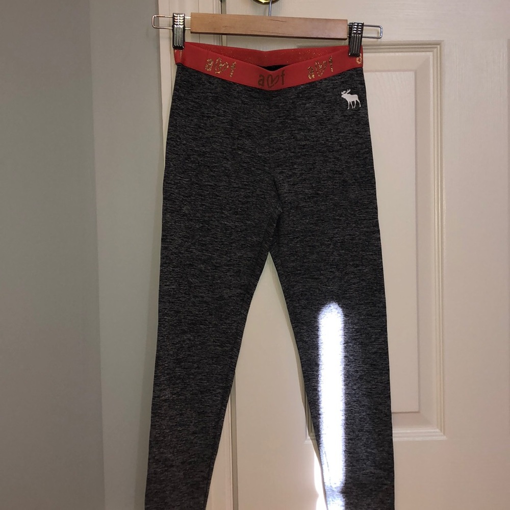 Super comfy and cute light grey leggings